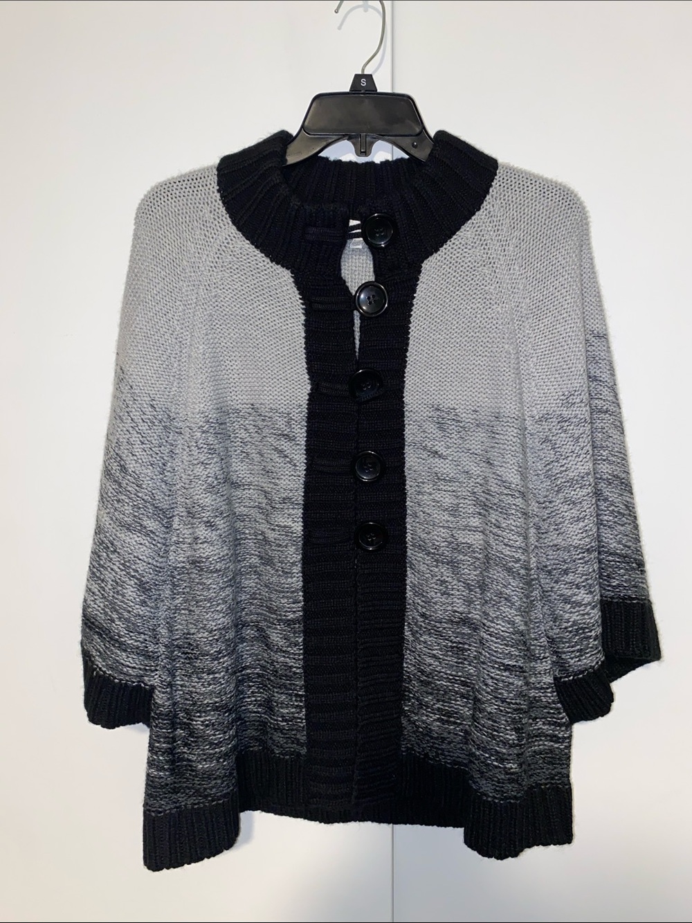 Vintage Fashion Bug Gray Ombre Button-Front Women’s Sweater